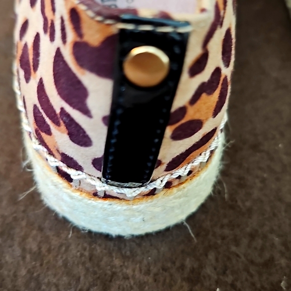 Flat Shoes - Picture 8 of 16